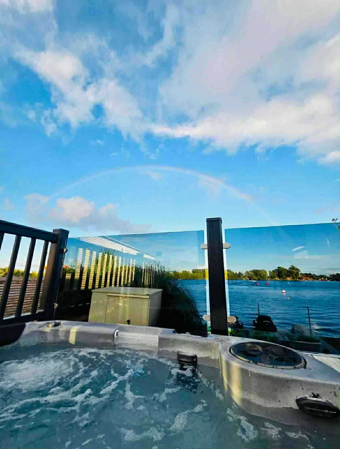 hot tub lodge tattershall lakes